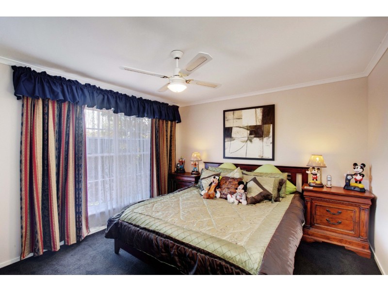 11 Dennis Street, Happy Valley SA 5159