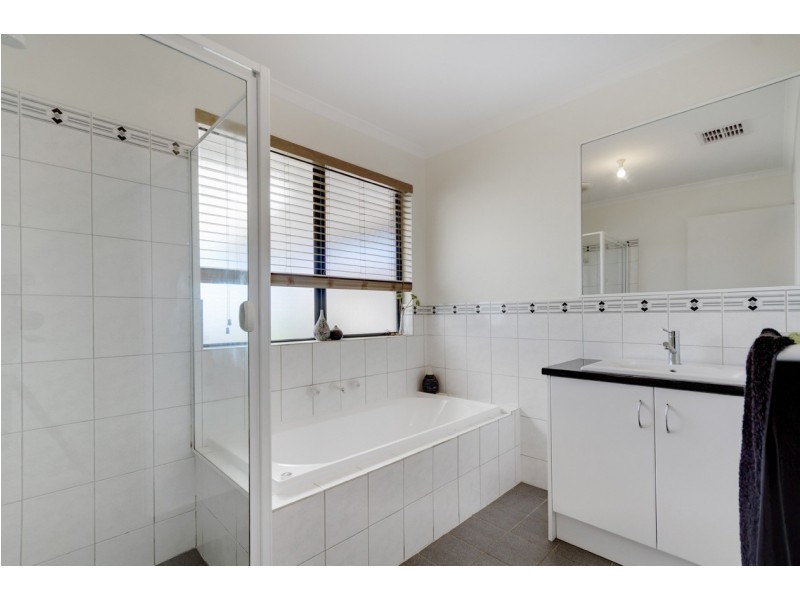 2 Brampton Court, Hallett Cove SA 5158