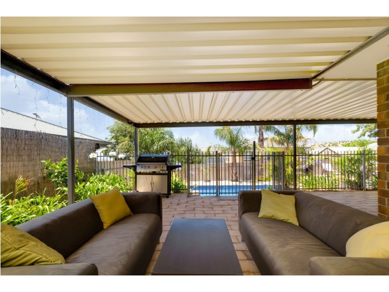 2 Brampton Court, Hallett Cove SA 5158