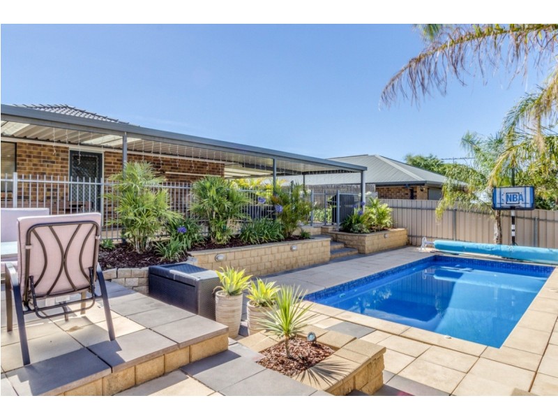 2 Brampton Court, Hallett Cove SA 5158