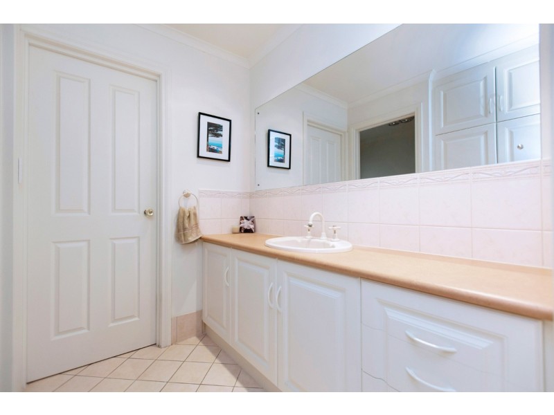 24 Barracoota Crescent, Aldinga Beach SA 5173