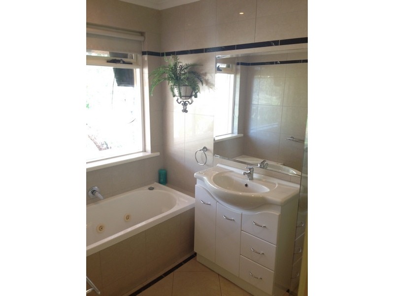 17 Ridgefield Avenue, Seaview Downs SA 5049