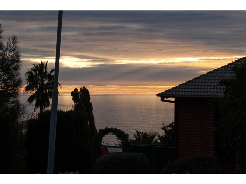 3 Resolute Crescent, Hallett Cove SA 5158