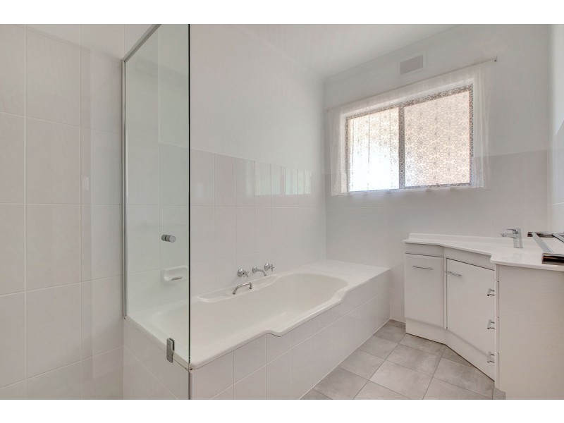 6 Windermere Ave, West Lakes SA 5021