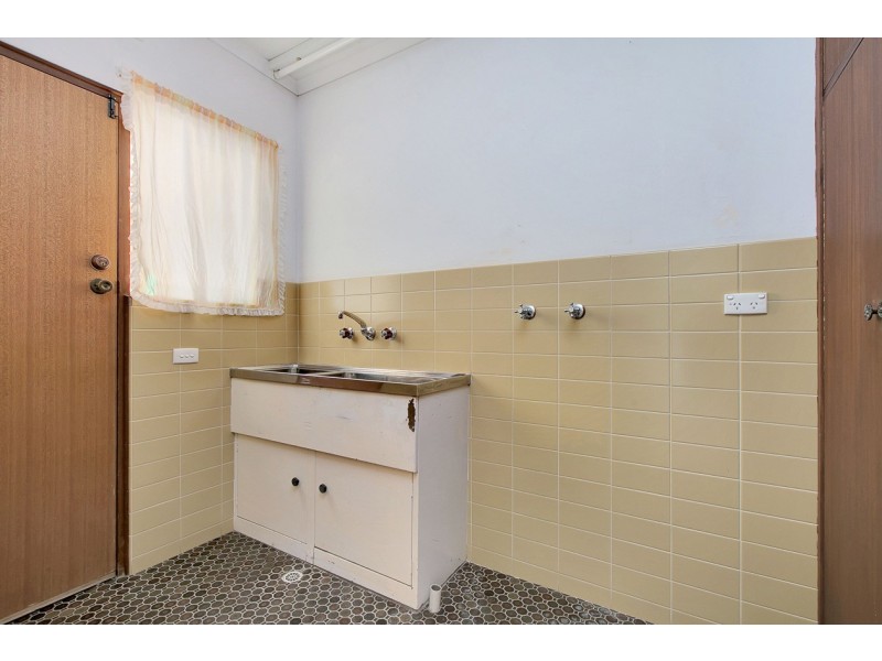 6 Windermere Ave, West Lakes SA 5021