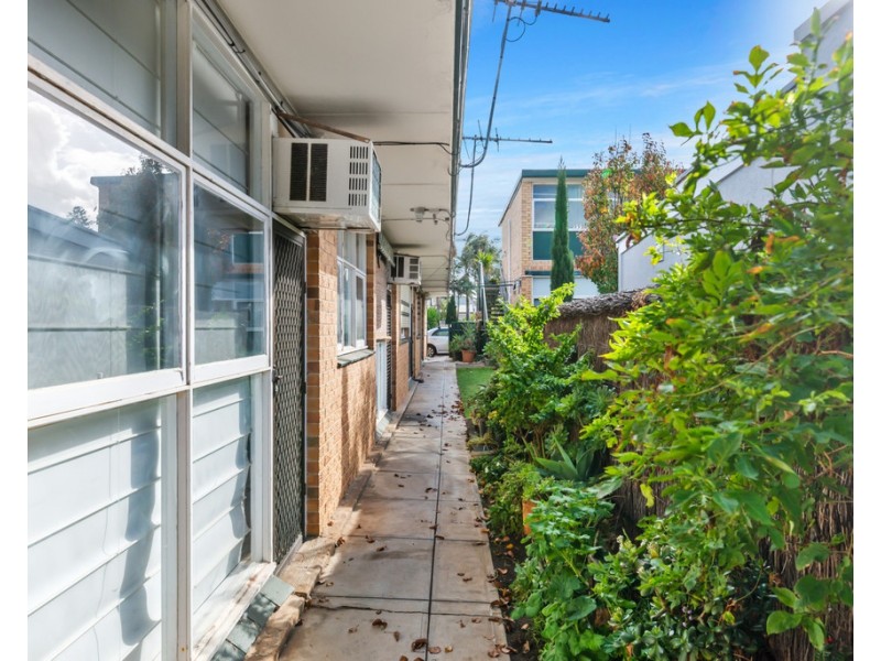 2/1 Regent Street, Glenelg North SA 5045