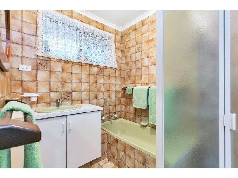 5 Moncur Street, Woodcroft SA 5162