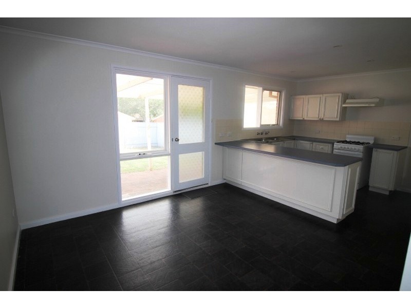 15 Cooder Crescent, Morphett Vale SA 5162