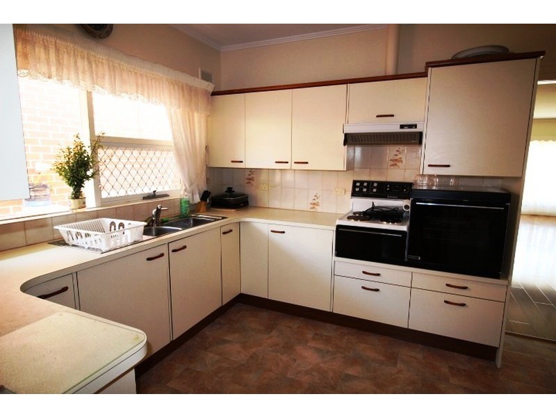 40 Caufield Avenue, Cumberland Park SA 5041