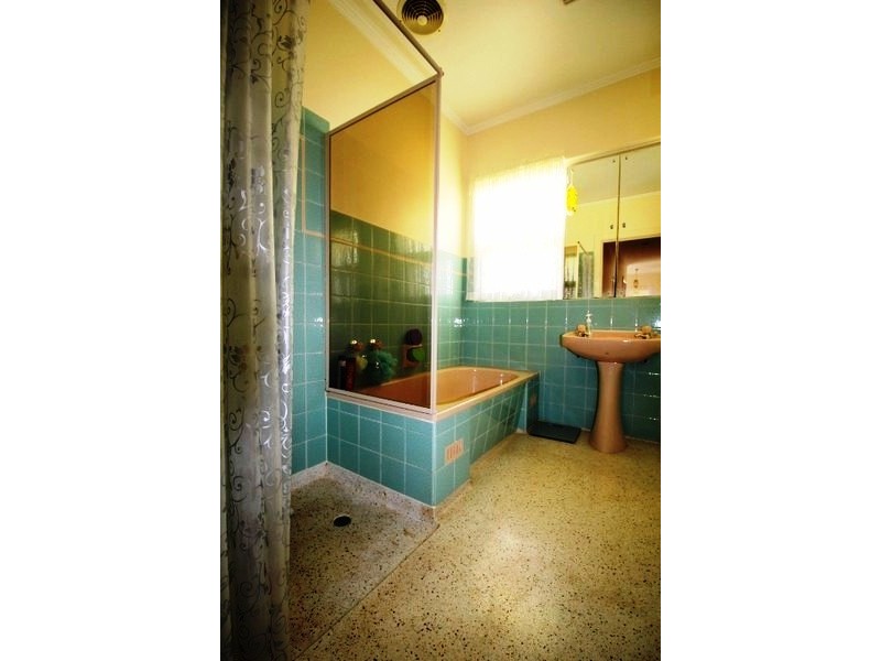 40 Caufield Avenue, Cumberland Park SA 5041