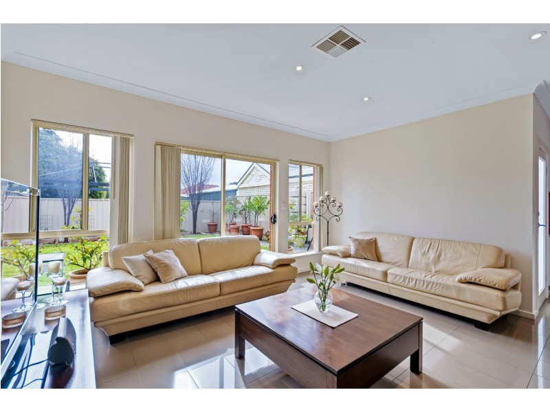 9 Sandison Avenue, Park Holme SA 5043