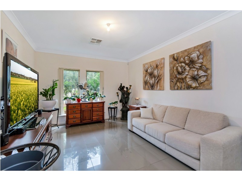 9 Sandison Avenue, Park Holme SA 5043