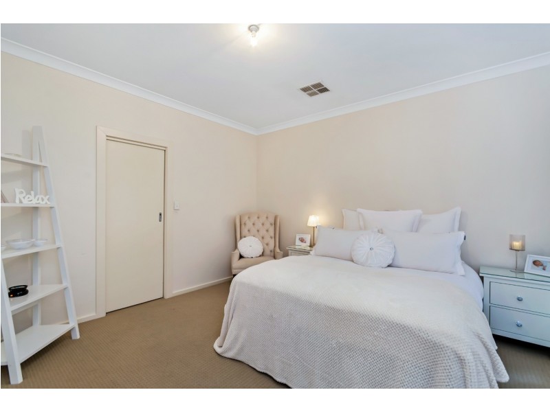 9 Sandison Avenue, Park Holme SA 5043