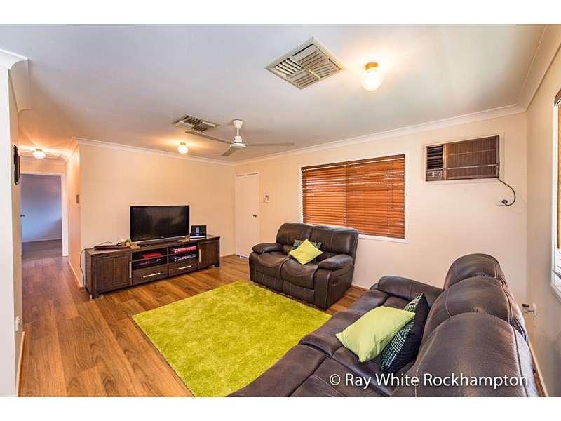 21 Elwing Street, Kawana QLD 4701