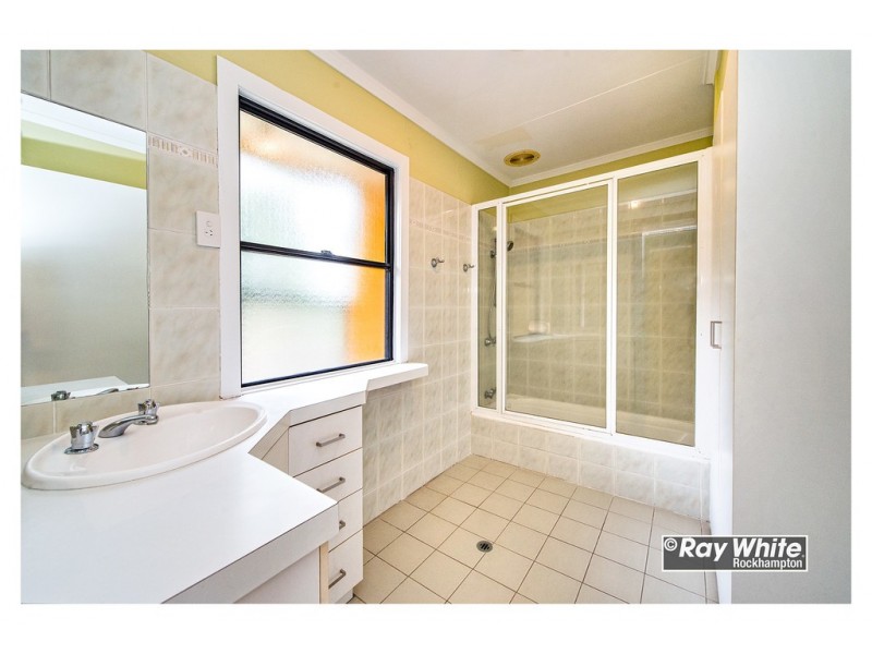 25 Macaulay Street, Kawana QLD 4701