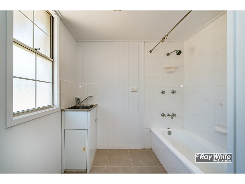 73 Main Street, Park Avenue QLD 4701