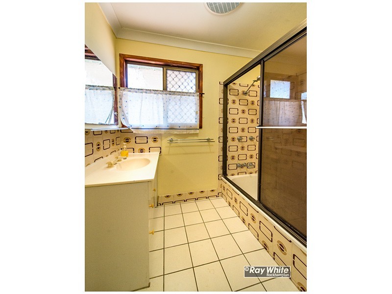 73 Stenlake Avenue, Kawana QLD 4701