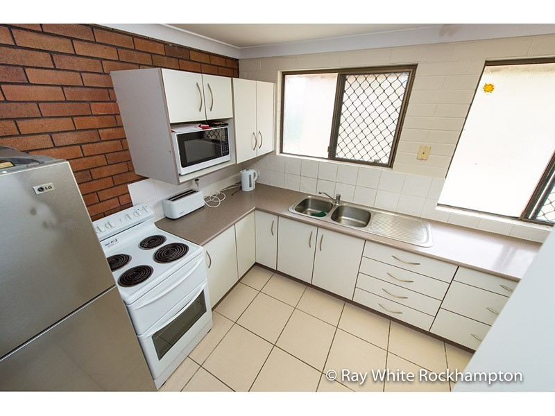 2/287 Hutton Street, Berserker QLD 4701