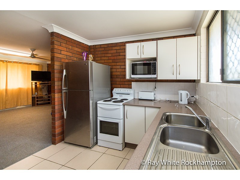2/287 Hutton Street, Berserker QLD 4701