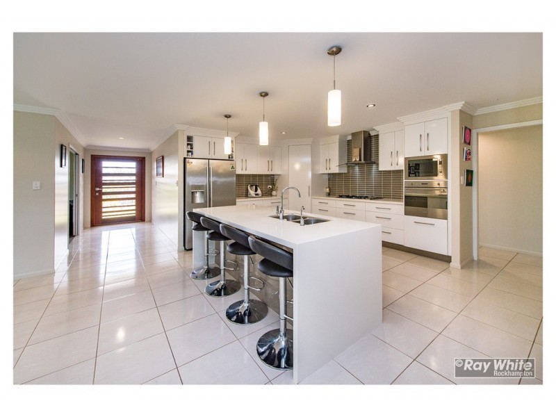 60 Stirling Drive, Rockyview QLD 4701