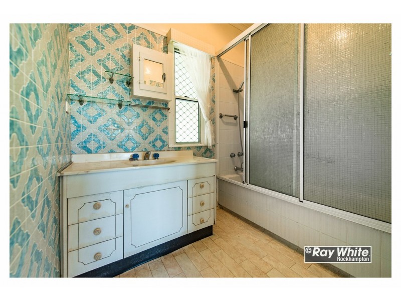 70 Knight Street, Park Avenue QLD 4701