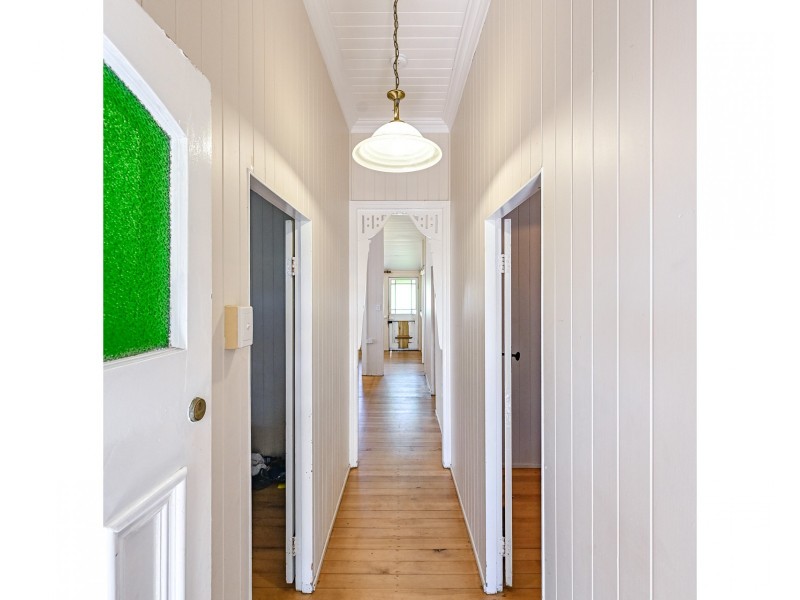 350 East Street, Depot Hill QLD 4700