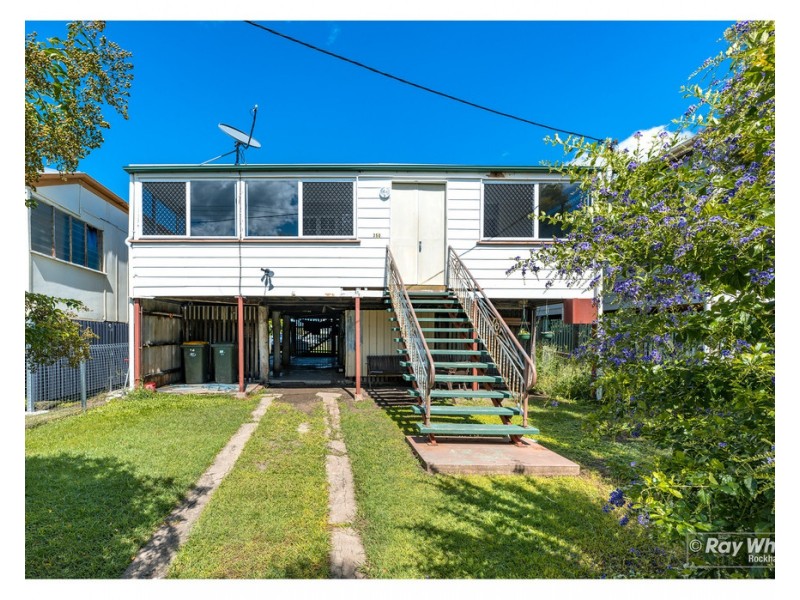 350 East Street, Depot Hill QLD 4700