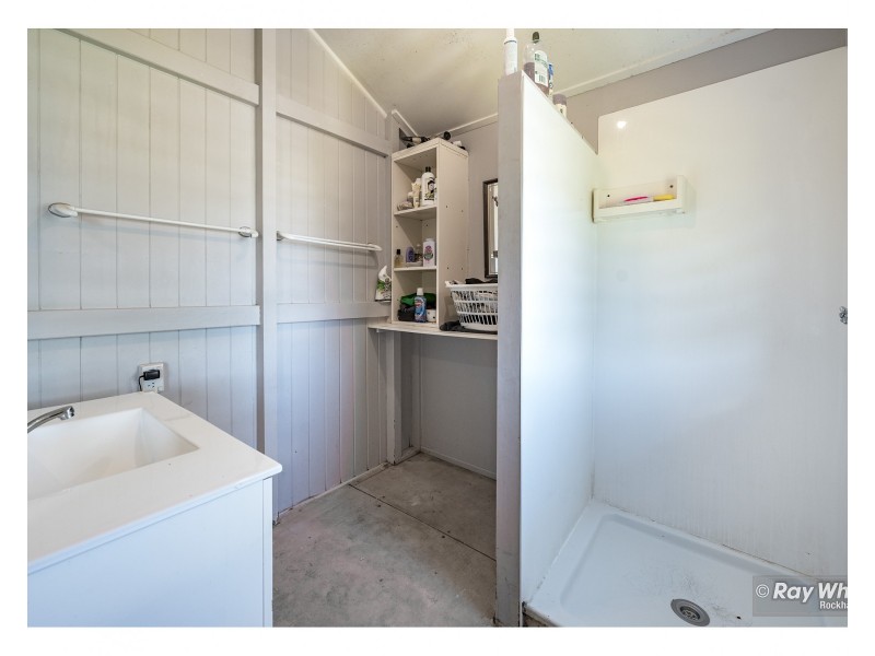 350 East Street, Depot Hill QLD 4700