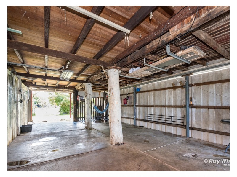 350 East Street, Depot Hill QLD 4700