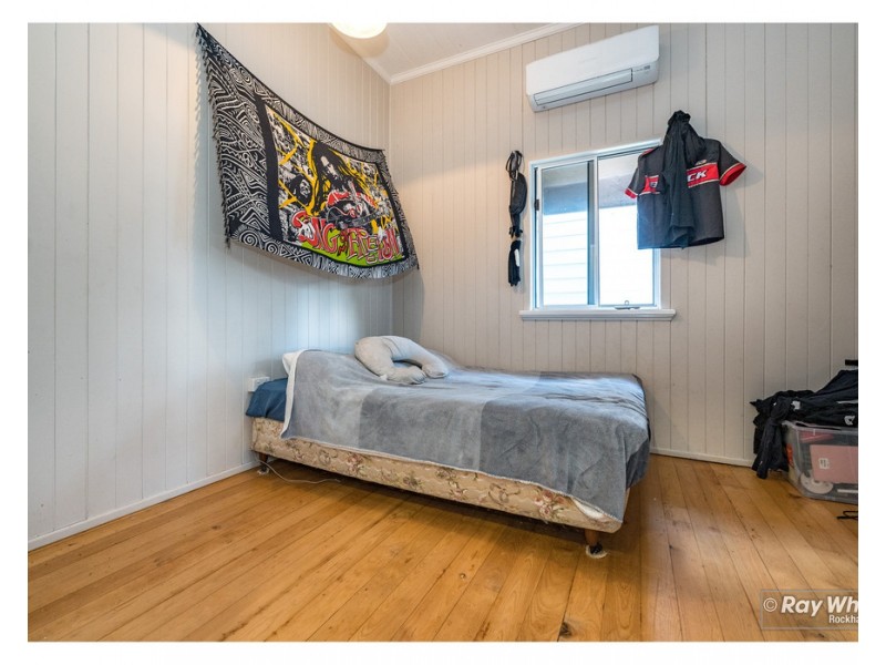 350 East Street, Depot Hill QLD 4700