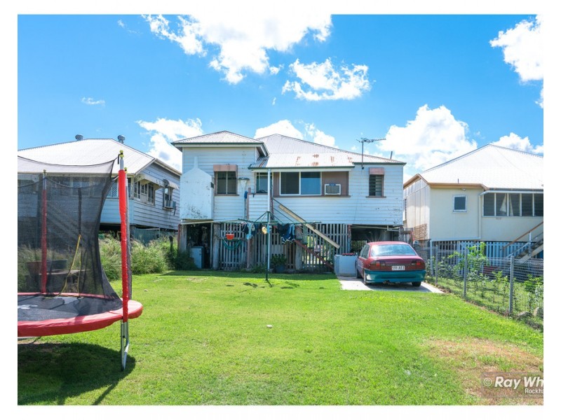 350 East Street, Depot Hill QLD 4700