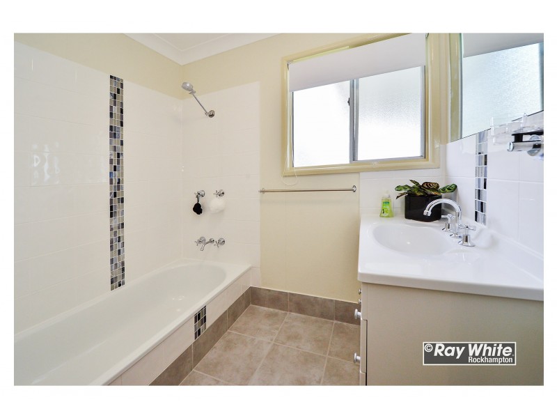 10 Mcilwraith Street, Kawana QLD 4701