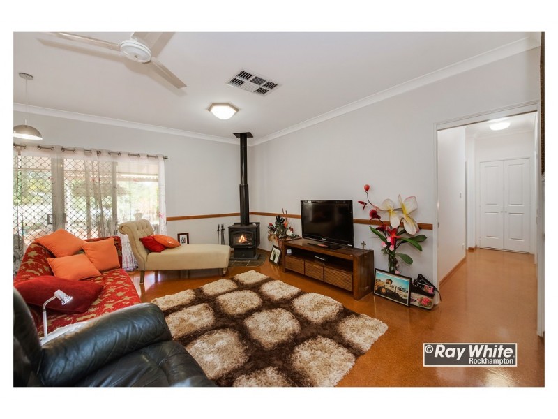 40 Angela Road, Rockyview QLD 4701