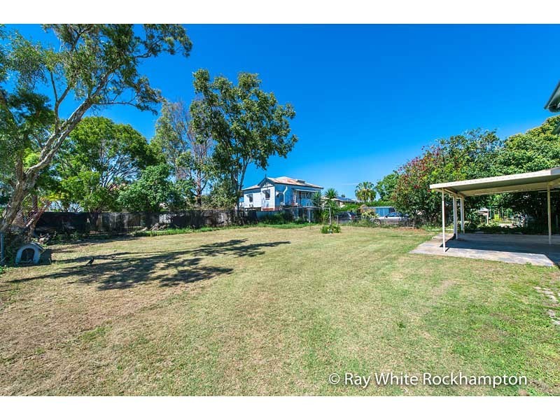 36 Tung Yeen Street, Park Avenue QLD 4701