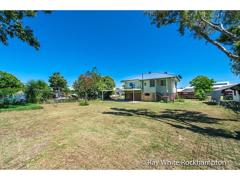 36 Tung Yeen Street, Park Avenue QLD 4701