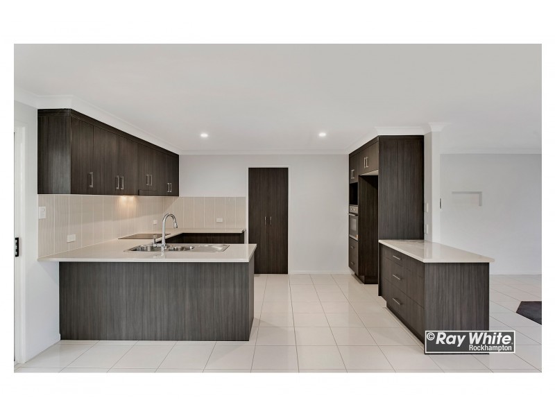 8 Hopkins Street, Park Avenue QLD 4701