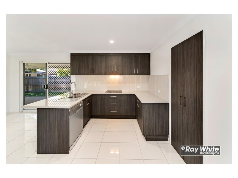 8 Hopkins Street, Park Avenue QLD 4701