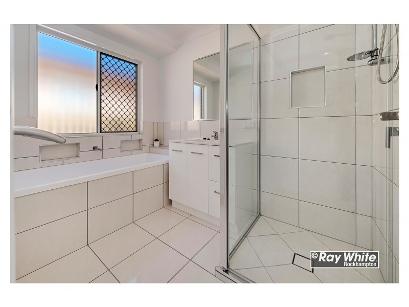 8 Hopkins Street, Park Avenue QLD 4701