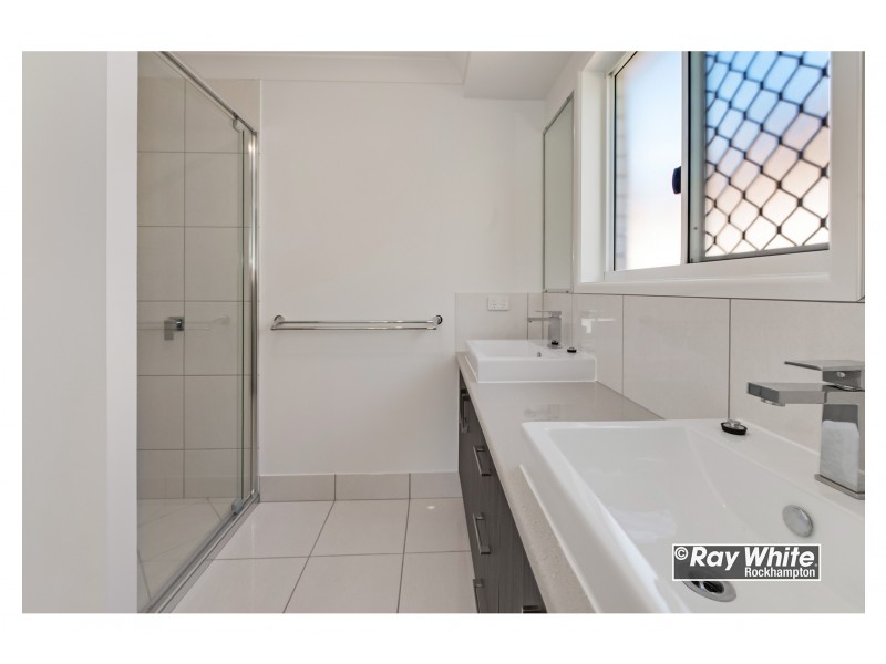 8 Hopkins Street, Park Avenue QLD 4701