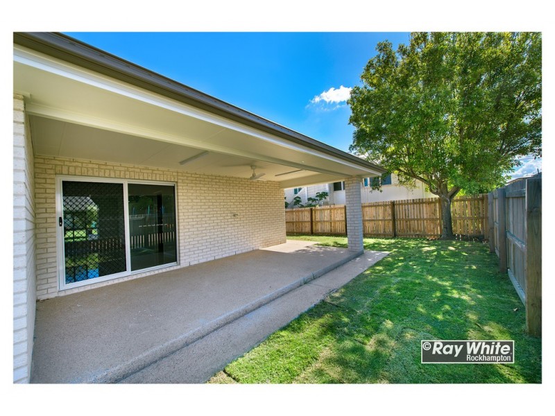 8 Hopkins Street, Park Avenue QLD 4701