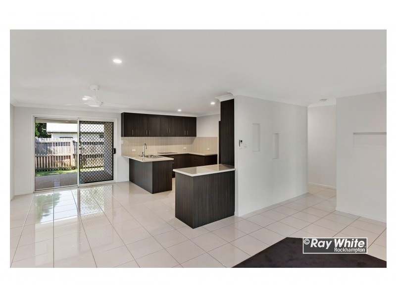 8 Hopkins Street, Park Avenue QLD 4701