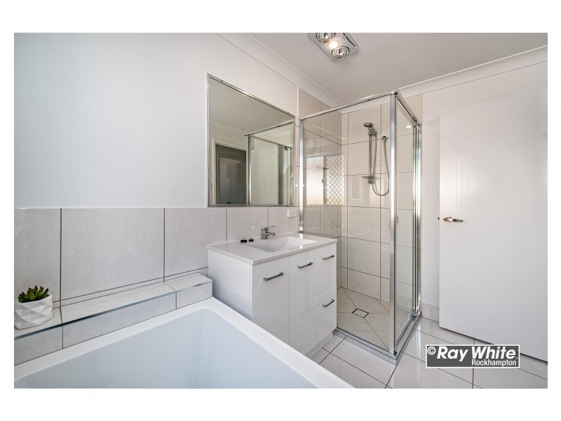 8 Hopkins Street, Park Avenue QLD 4701