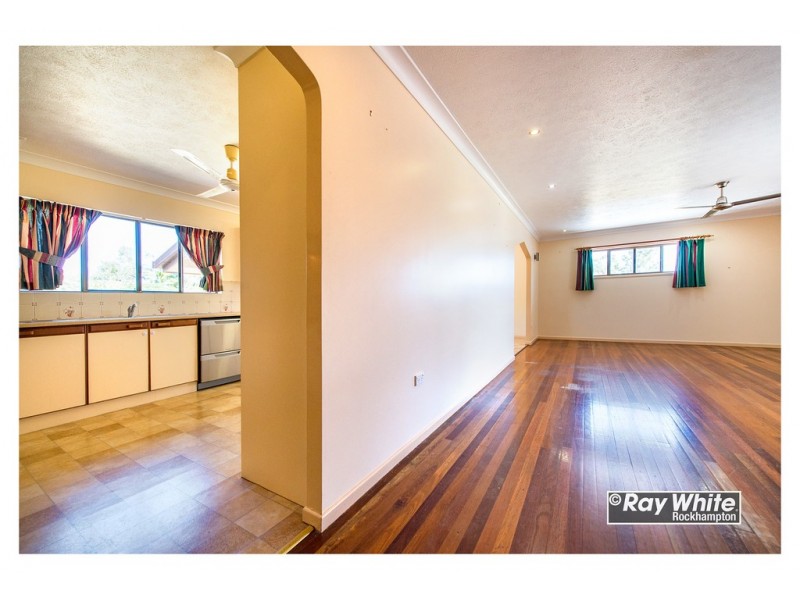 32 Emmerson Drive, Glenlee QLD 4711