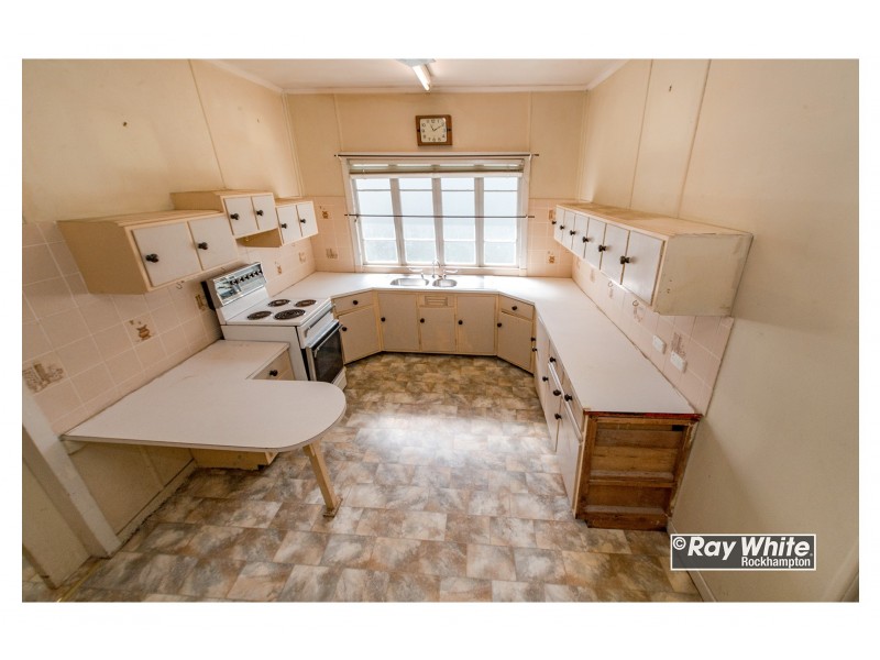 25 Lauga Street, Park Avenue QLD 4701