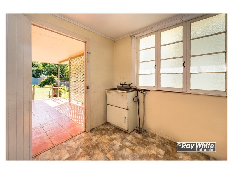 25 Lauga Street, Park Avenue QLD 4701