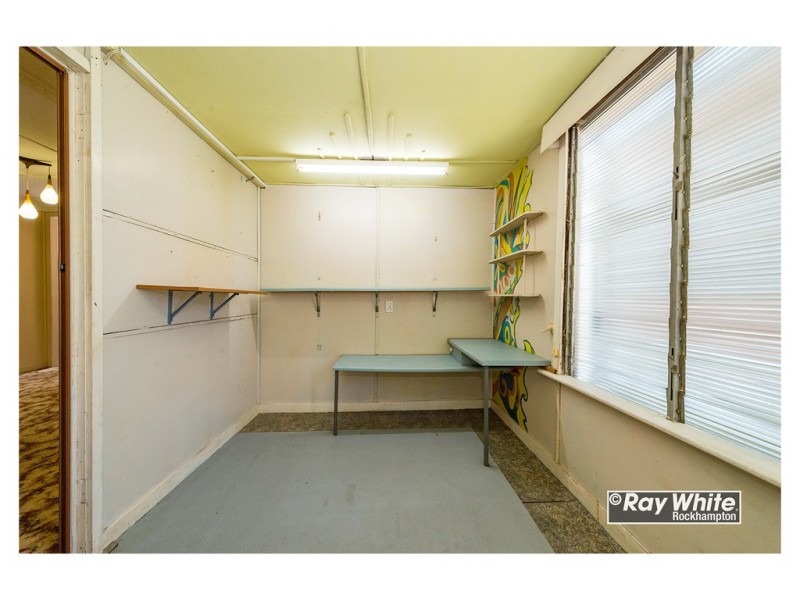 25 Lauga Street, Park Avenue QLD 4701
