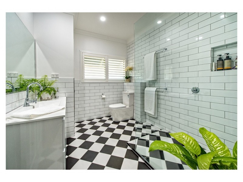 7 Constance Avenue, Rockyview QLD 4701