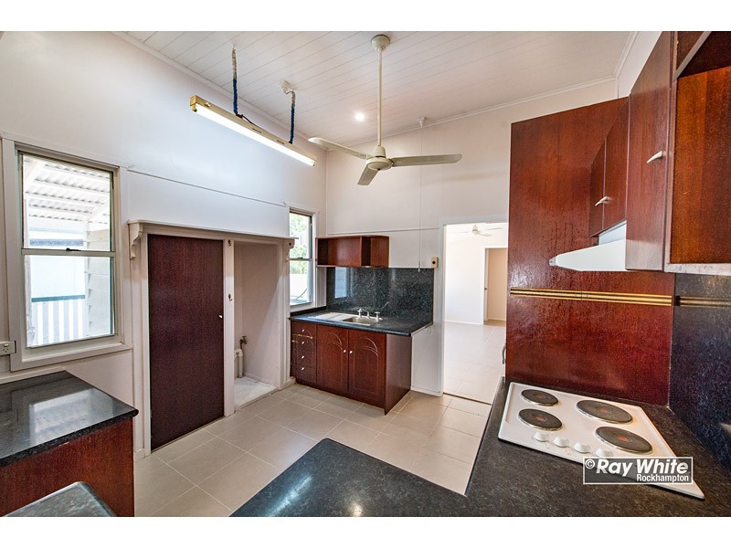 73 Main Street, Park Avenue QLD 4701