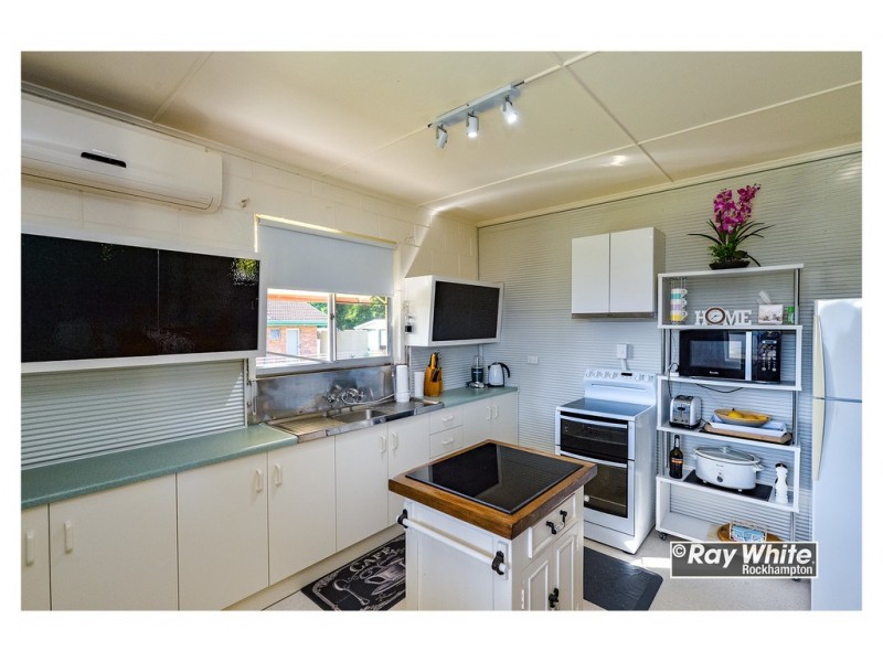 7 Taylor Street, Keppel Sands QLD 4702