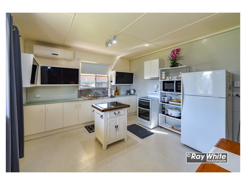 7 Taylor Street, Keppel Sands QLD 4702